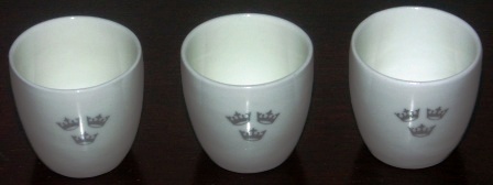 Mid 20th century bone china egg cups from the Swedish American Line (SAL). Made by Gustavsberg, Sweden. 