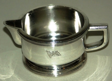 Mid 20th century silver-plated cream jug from the Swedish shipping company Rederi AB Transatlantic. Made by Gense, 5 cl. 