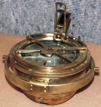 20th century brass compass mounted in gimbals. No 3104. Dated 1956. Incl bearing ring and wooden case.