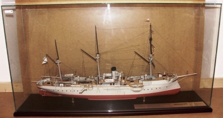 20th century built model depicting the Russian gun-boat MANDZHUR, built 1886 by Burmeister & Wayne Shipyard, Copenhagen. Scale 1:100. Incl ships history. Mounted in glass case. 