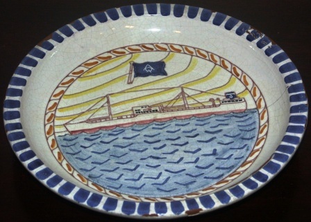 20th century glazed and hand painted clay plate depicting the Norwegian vessel Pacaotank of the shipping company A/S A.O. Andersen & Co’s Eftf. Oslo.