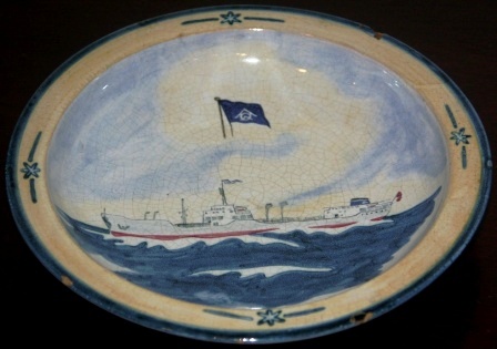 20th century glazed and hand painted clay plate depicting the Norwegian vessel Pacao of the shipping company A/S A.O. Andersen & Co’s Eftf. Oslo. 