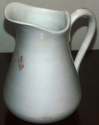 20th century salvaged china/stoneware pitcher from the German shipping company Hamburg Südamerikanische Dampfschifffahrts-Gesellschaft (HSDG). 