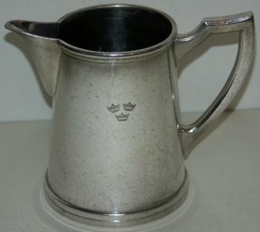 1940's silver plated milk or water jug from the Swedish American Line (SAL). Manufactured by Gense, Sweden. 75cl. 
