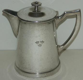 1940's silver plated coffee-pot from the Swedish American Line (SAL). Manufactured by Gense, Sweden. 75cl. 