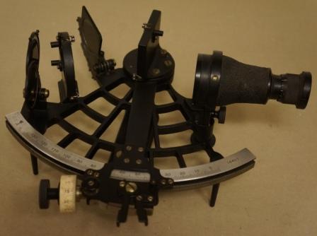 1930th/1940th metal sextant made by Plath Germany. No 16407.
