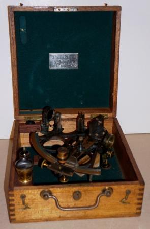 Early 20th century sextant made by C. Plath, Hamburg. Silver scale, 7 sun-filters, 3 oculars and accessories. In original wooden box.