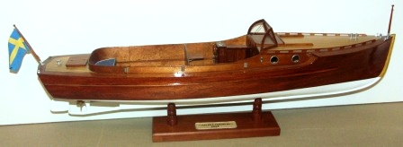 Mid 20th century built mahogany model depicting a 1924 C.G. Pettersson motorboat.