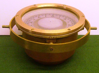 Crown-marked polished 20th century Swedish Navy compass with copper bowl, brass ring and floating compass card (locked). Made by P.W. Lyth, Stockholm. 