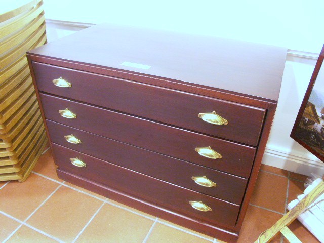 Chest of four drawers in mahogany and brass from the Italian liner M/N G. Verdi