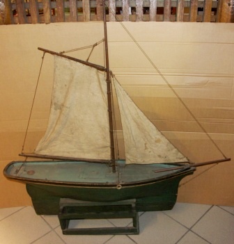 Late 19th century built pond yacht "SUNBEAM" 