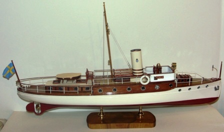 20th century built model depicting M/Y ATALA designed by Hugo Schubert and built 1916 at Saltsjöbadens Jaktvarv, Stockholm for Knut Bovin.