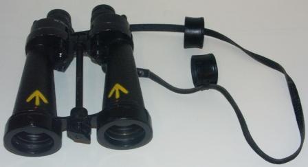 20th century anonymous binocular as used by the Navy. Marked AP 1900A x7, R/86/AVL 24/. 