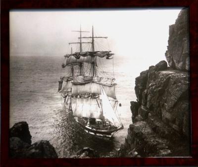 The full-rigged ship CROMDALE stranded 1913 at Lizard 
