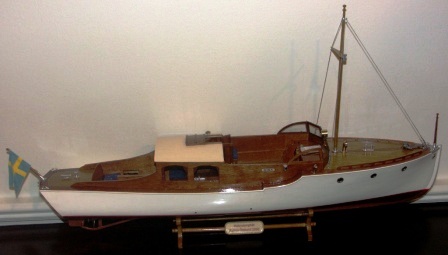 20th century built painted mahogany model depicting the ''halvsalong'' motorboat DISA, designed by Ruben Östlund 1930. Incl framed drawing.