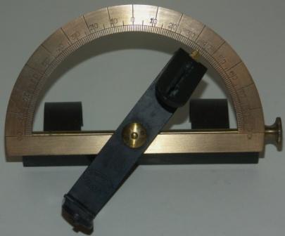 Early 20th century mountable 180 degree goniometer in brass. Complete with adjustable sight vane. Made by G.W. Lyth, Stockholm. 