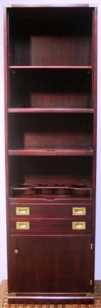 High cabinet in mahogany and brass from the Italian liner M/N G. Verdi. Incl decanter set, 2 drawers, 1 door, shelves.