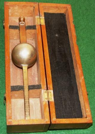 Late 19th century marine hydrometer. In original mahogany case incl hydrometer tables.