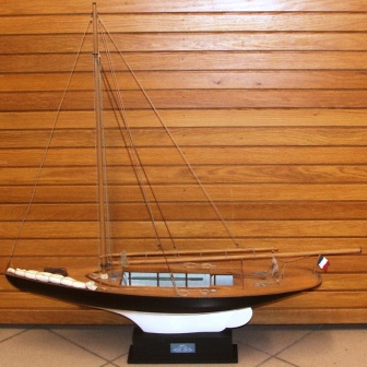 20th century built model. Depicting the French 8 meter sloope MAÏTA designed by Dyèvre in 1899. 