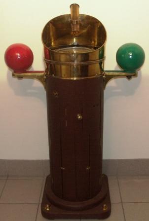 20th century binnacle with compass mounted in gimbals. Binnacle and compass made by Instrumentfabriks AB Lyth, Stockholm. Compass No 28546 "Järnfri" (Iron free). 
