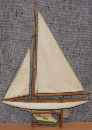 Early 20th century built pond yacht model. 