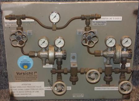 20th century German compressed air distribution panel made by Drägerwerk AG, Lübeck. Able to connect two divers.