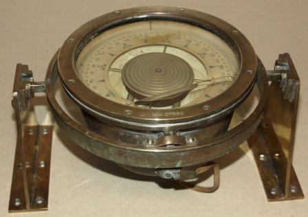 20th century illuminated brass compass. Made by Instrumentfabriks AB Lyth Stockholm. No 27589. Mounted in gimbals, incl mounting brackets in brass. 