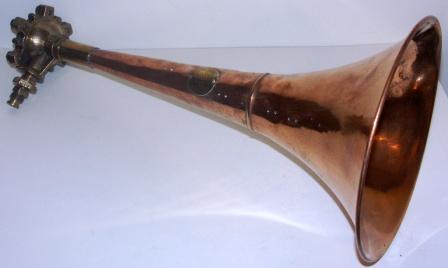 Early 20th century horn made by Kockums, Malmö. "Supertyfon" type TA75/265, No 7566207. Made of brass and copper. 
